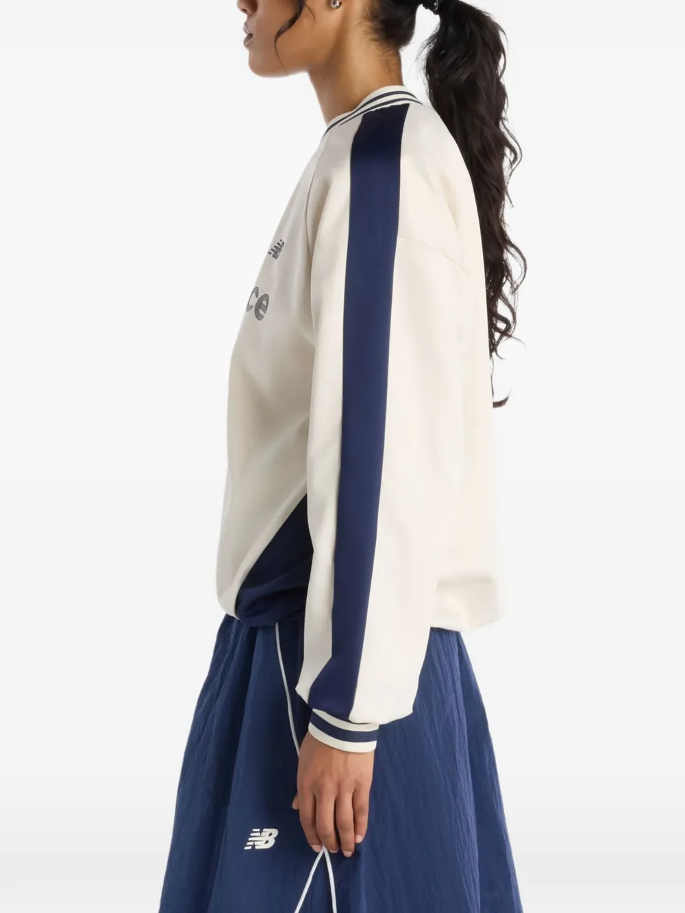 New Balance Satijnen sweater met gestreepte afwerking Beige