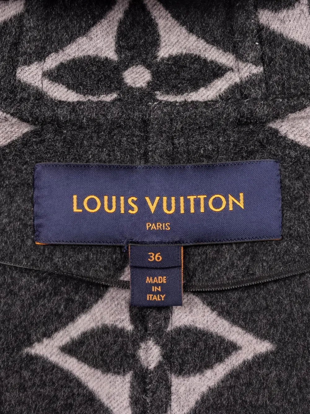 Louis Vuitton Pre-Owned 2010s belted coat - Grey