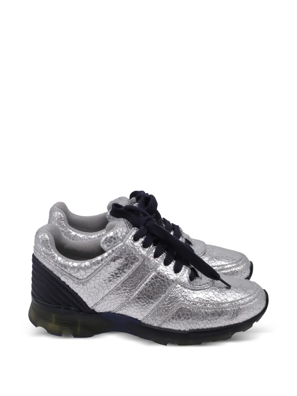 CHANEL Pre-Owned CC Crackled lace-up leather sneakers - Silber