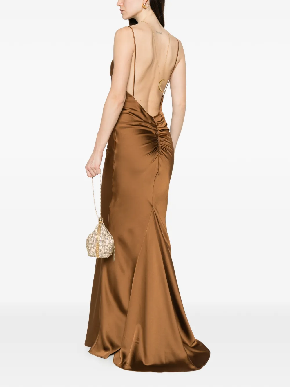 THE ANDAMANE Ninfea maxi-dress met ruches en open rug Bruin