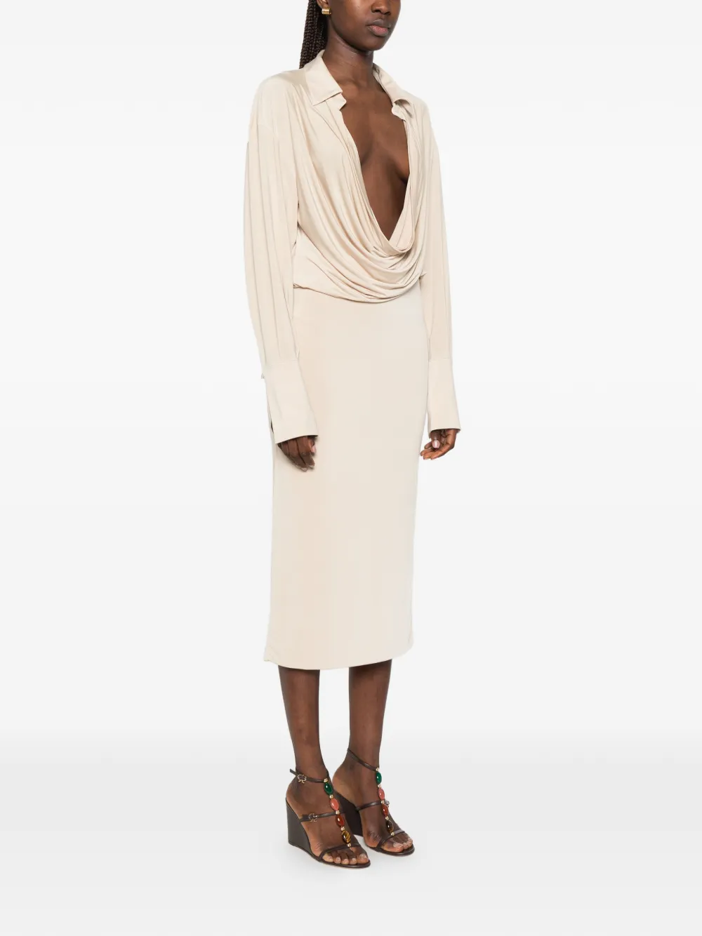 THE ANDAMANE Lilia jurk met gedrapeerde hals en lange mouwen Beige