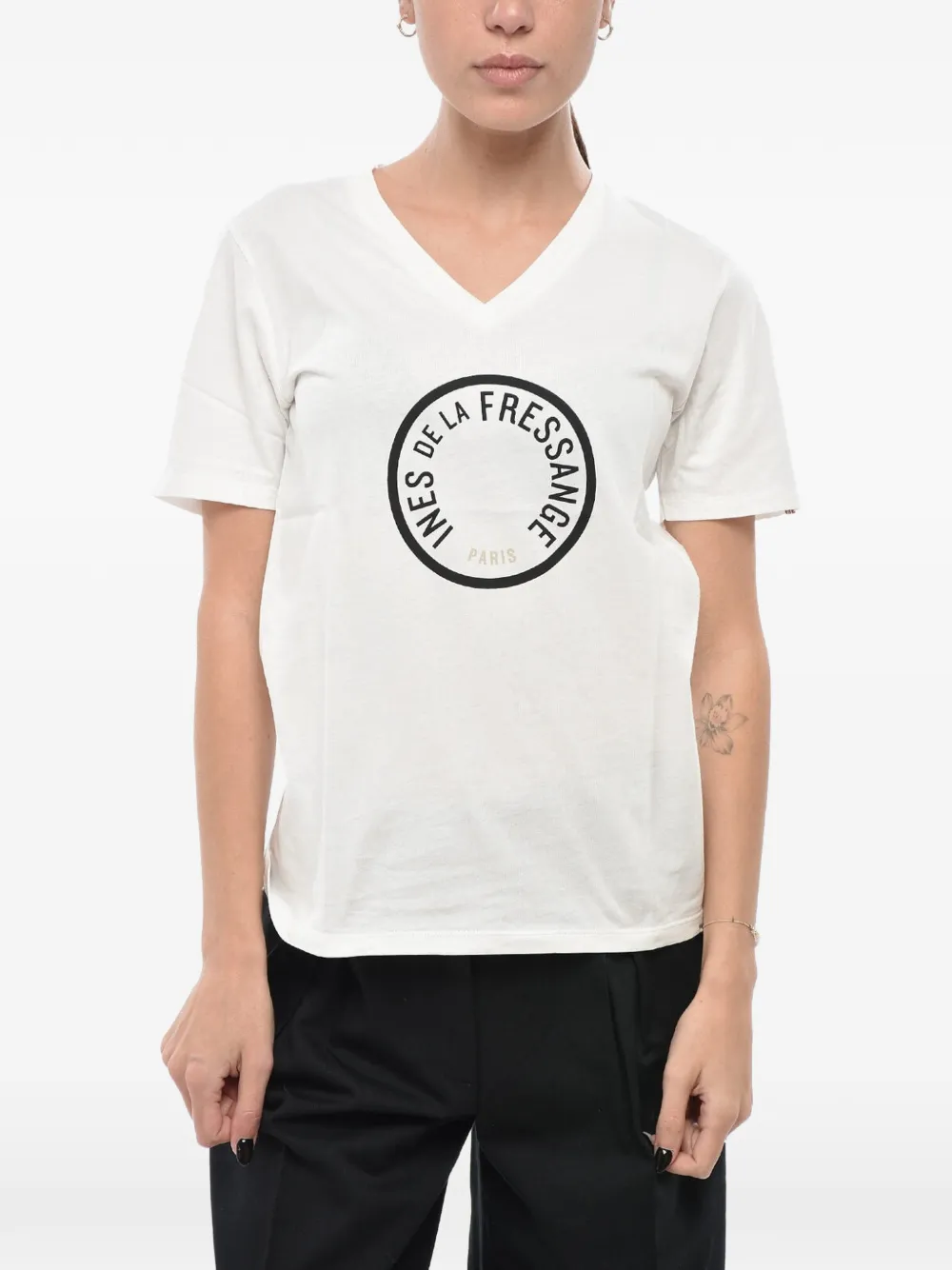 Inès De La Fressange logo-print V-neck T-shirt - Weiß