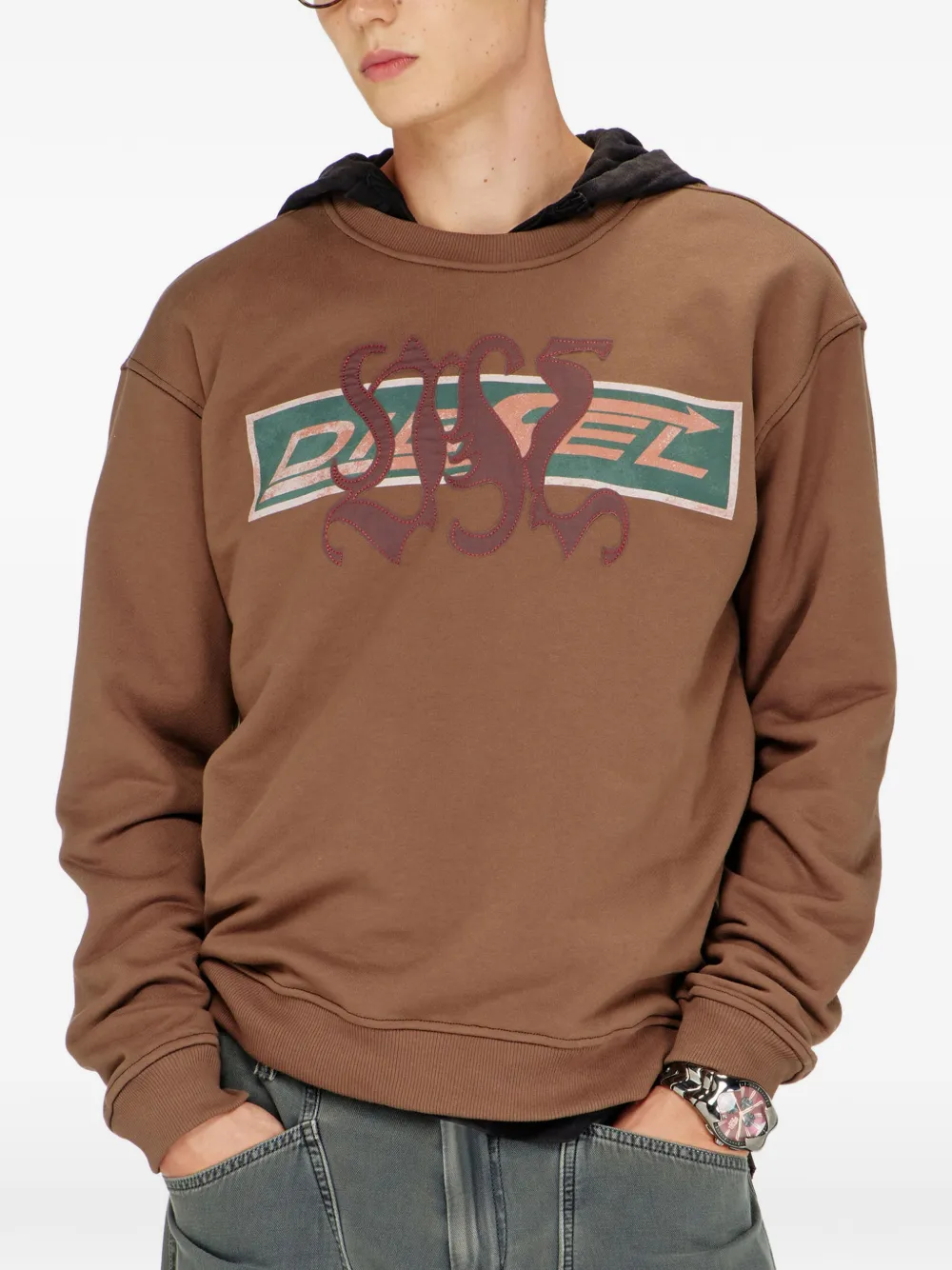Diesel Sweater met grafische print en patches Bruin