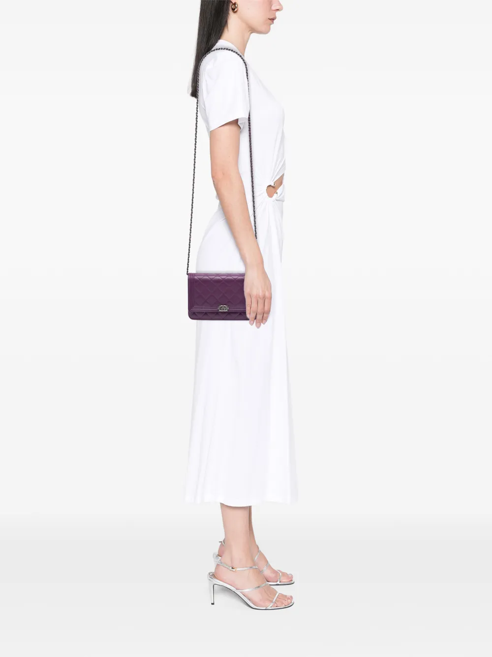  Chanel Pre-owned Pochette Portefeuille à Bandoulière Boy En Cuir D'agneau Matelassé à Bride En Chaîne (2015-2016) - Violet 