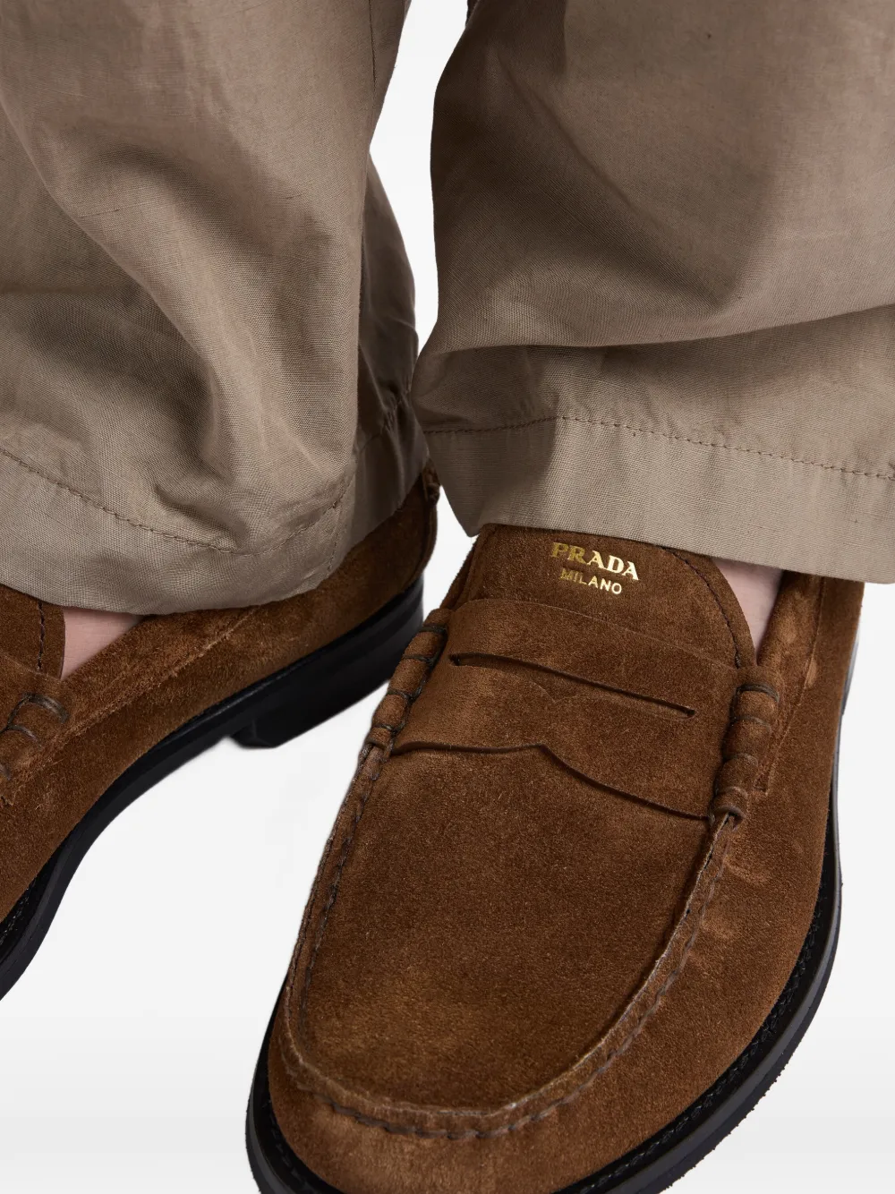 Prada Suède-loafers met vintage effect Bruin