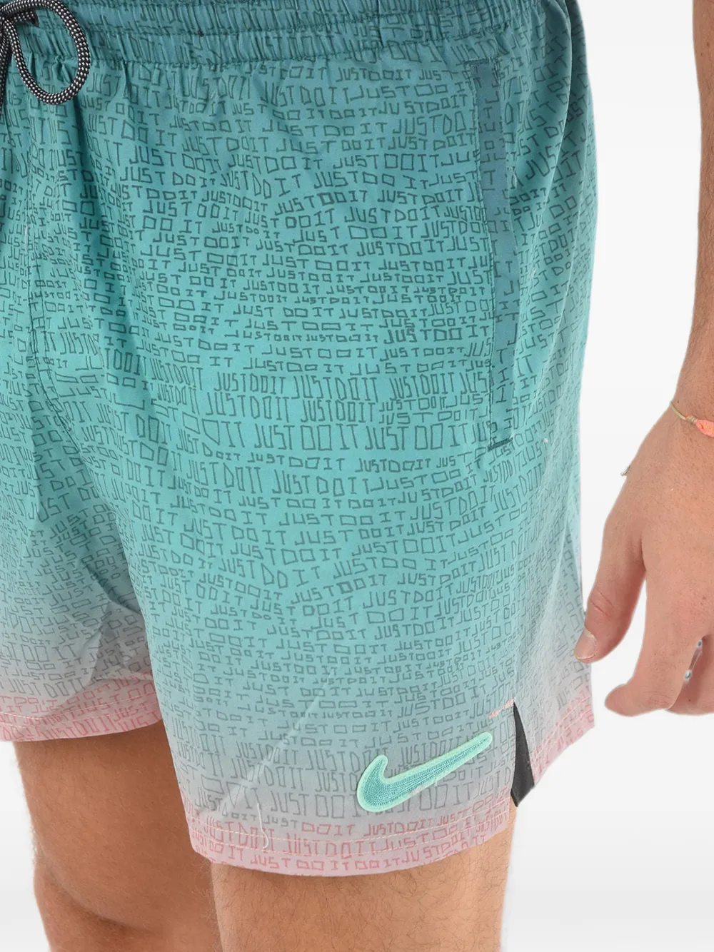 Nike JDI Fade logo-print drawstring swim shorts Groen