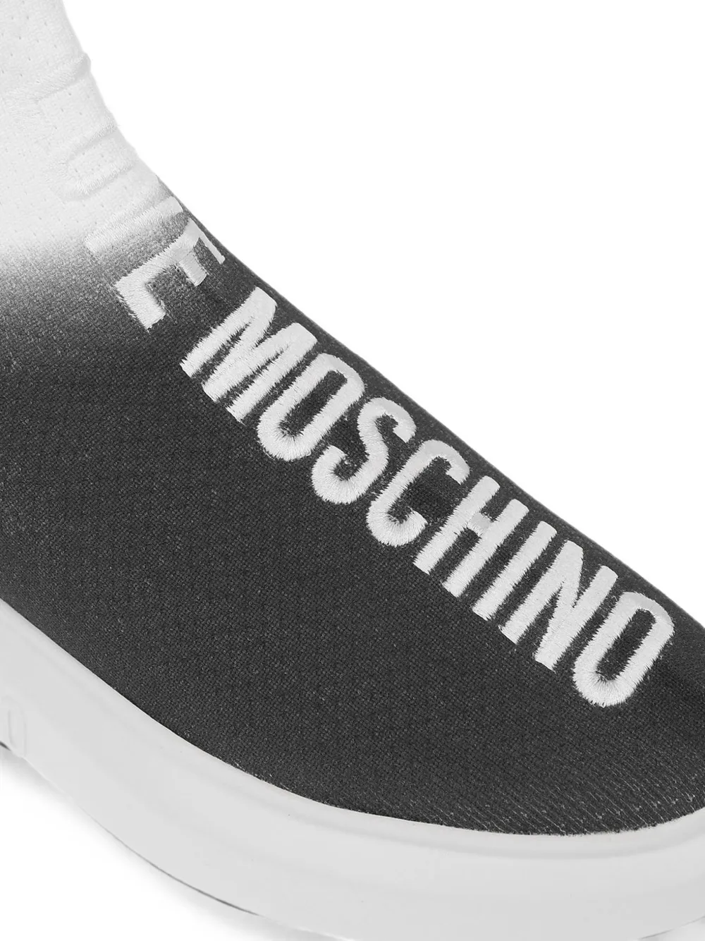 Moschino Love logo-embroidered sneakers Zwart