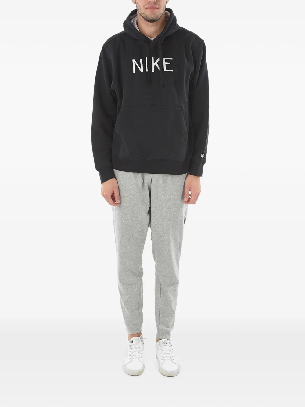 Nike embroidered logo-patch hoodie Zwart