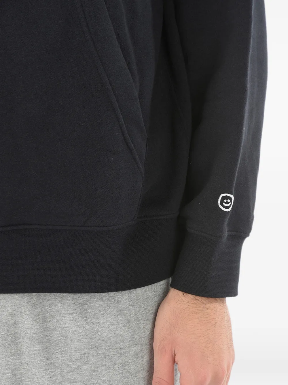 Nike embroidered logo-patch hoodie Zwart