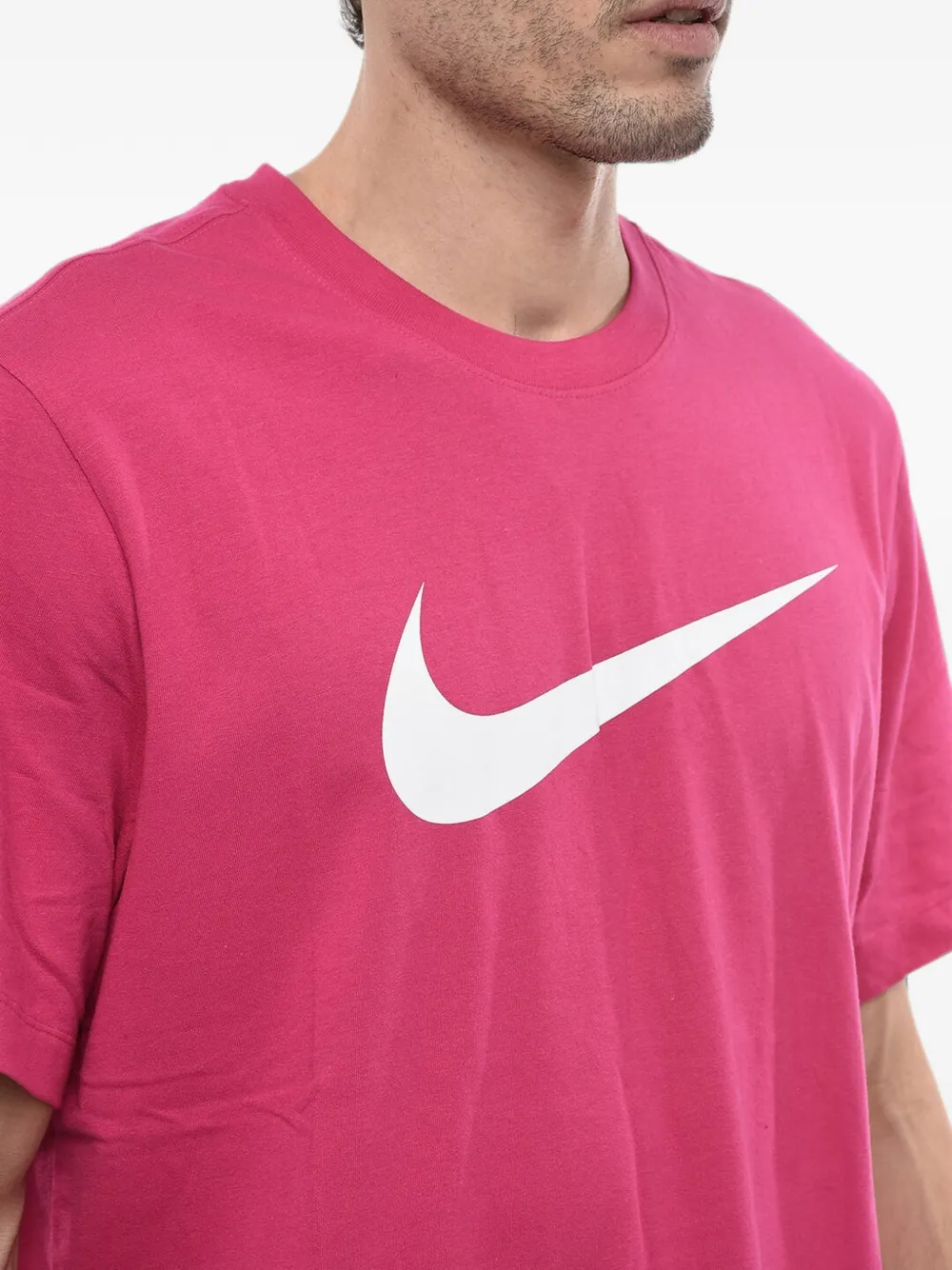 Nike Swoosh logo-print cotton T-shirt Roze