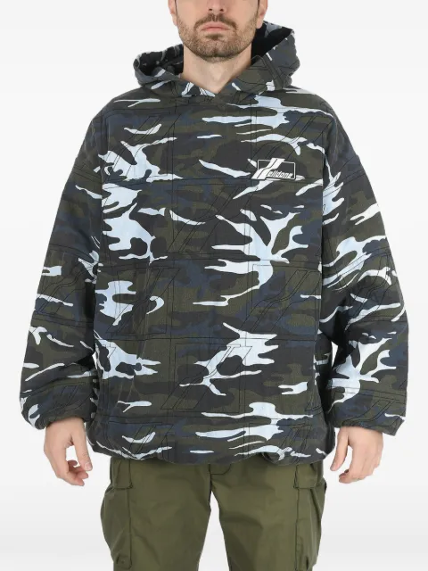 We11done camouflage logo-patch hoodie
