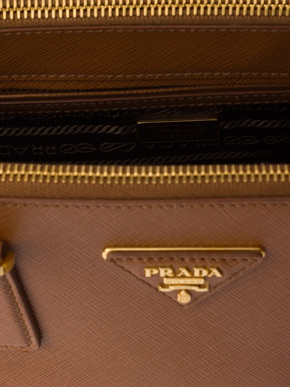 Prada ガレリア サフィアーノレザー バッグ M | ブラウン | FARFETCH JP