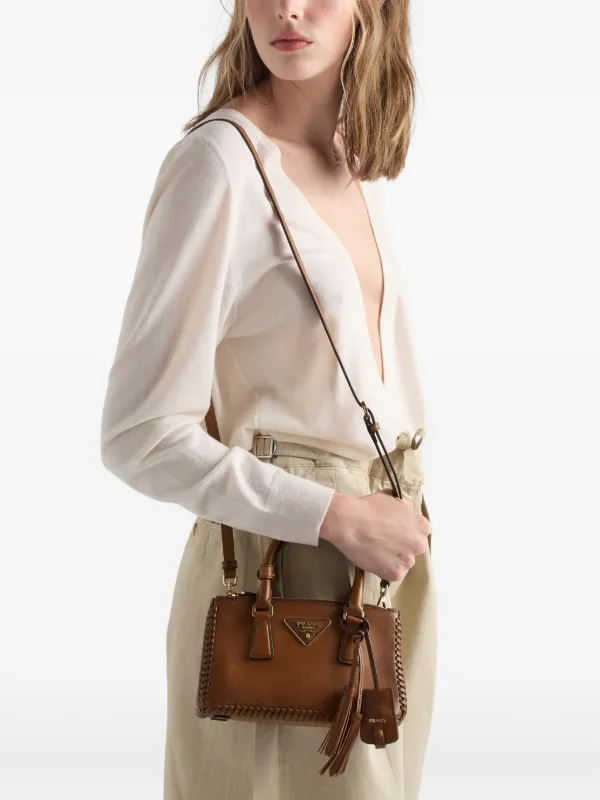 Prada プラダ ガレリア レザーバッグ ミニ | ブラウン | FARFETCH JP