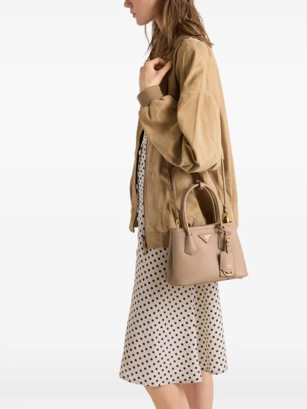 Prada サフィアーノレザーミニバッグ | ブラウン | FARFETCH JP