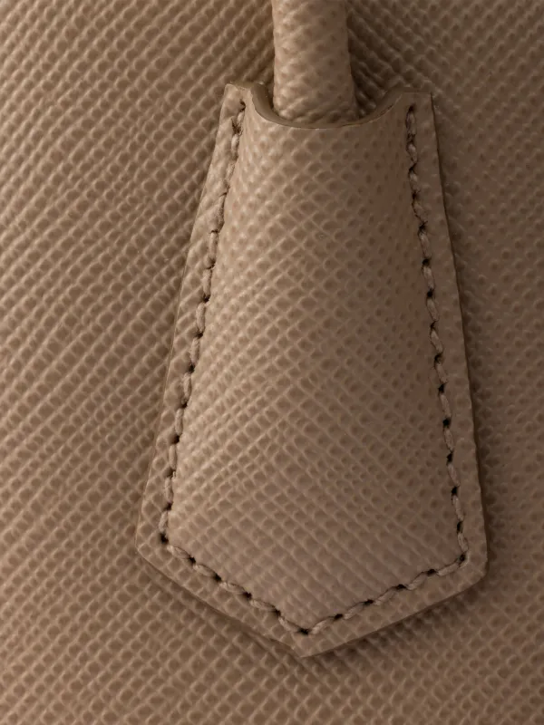 Prada サフィアーノレザーミニバッグ | ブラウン | FARFETCH JP