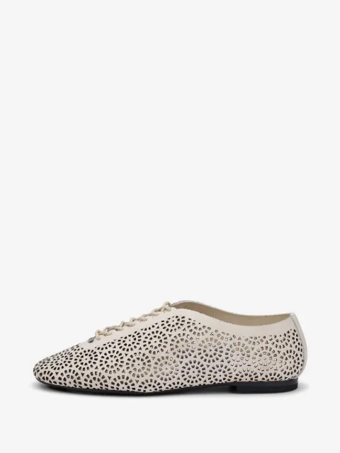 FRAU zapatos con agujetas y cortes a láser