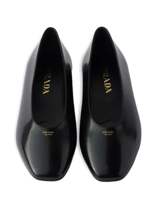 Prada ブラッシュド レザー フラットシューズ | ブラック | FARFETCH JP