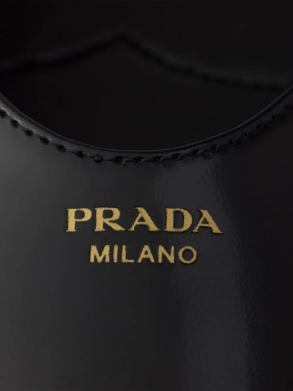 Prada ブラッシュド レザー フラットシューズ | ブラック | FARFETCH JP