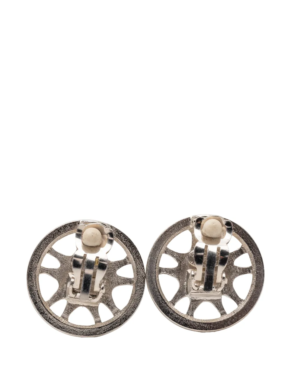  Chanel Pre-owned Boucles D'oreilles Fantaisie En Plaqué Argent à Motif De Roue Et Logo Cc Avec Fermoir Clip (1997) 