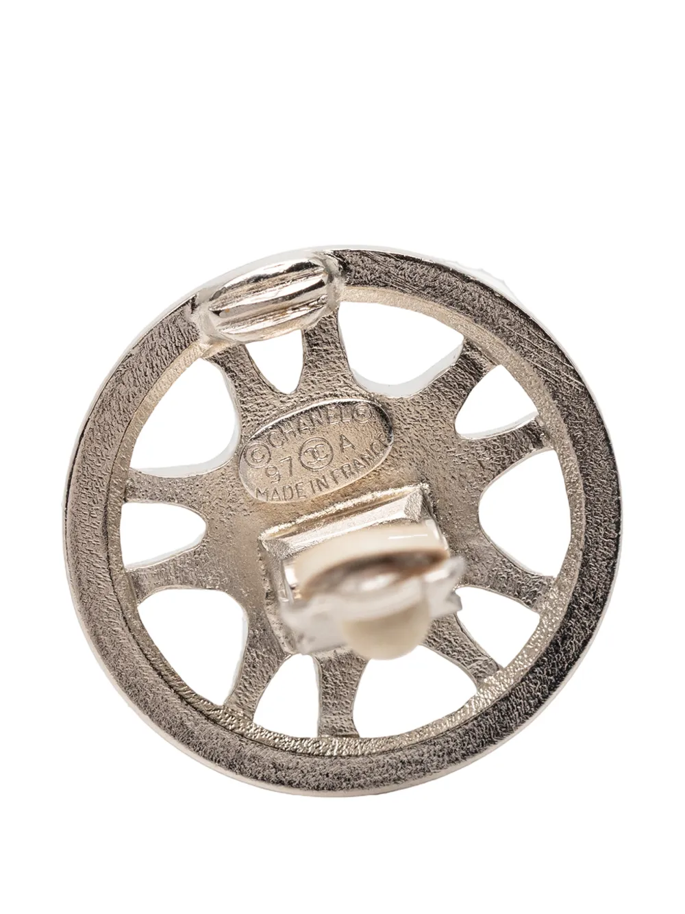  Chanel Pre-owned Boucles D'oreilles Fantaisie En Plaqué Argent à Motif De Roue Et Logo Cc Avec Fermoir Clip (1997) 