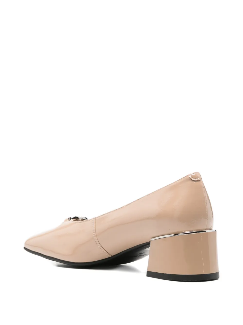 LINDA BAUMANN patent-finish logo-plaque pumps Beige
