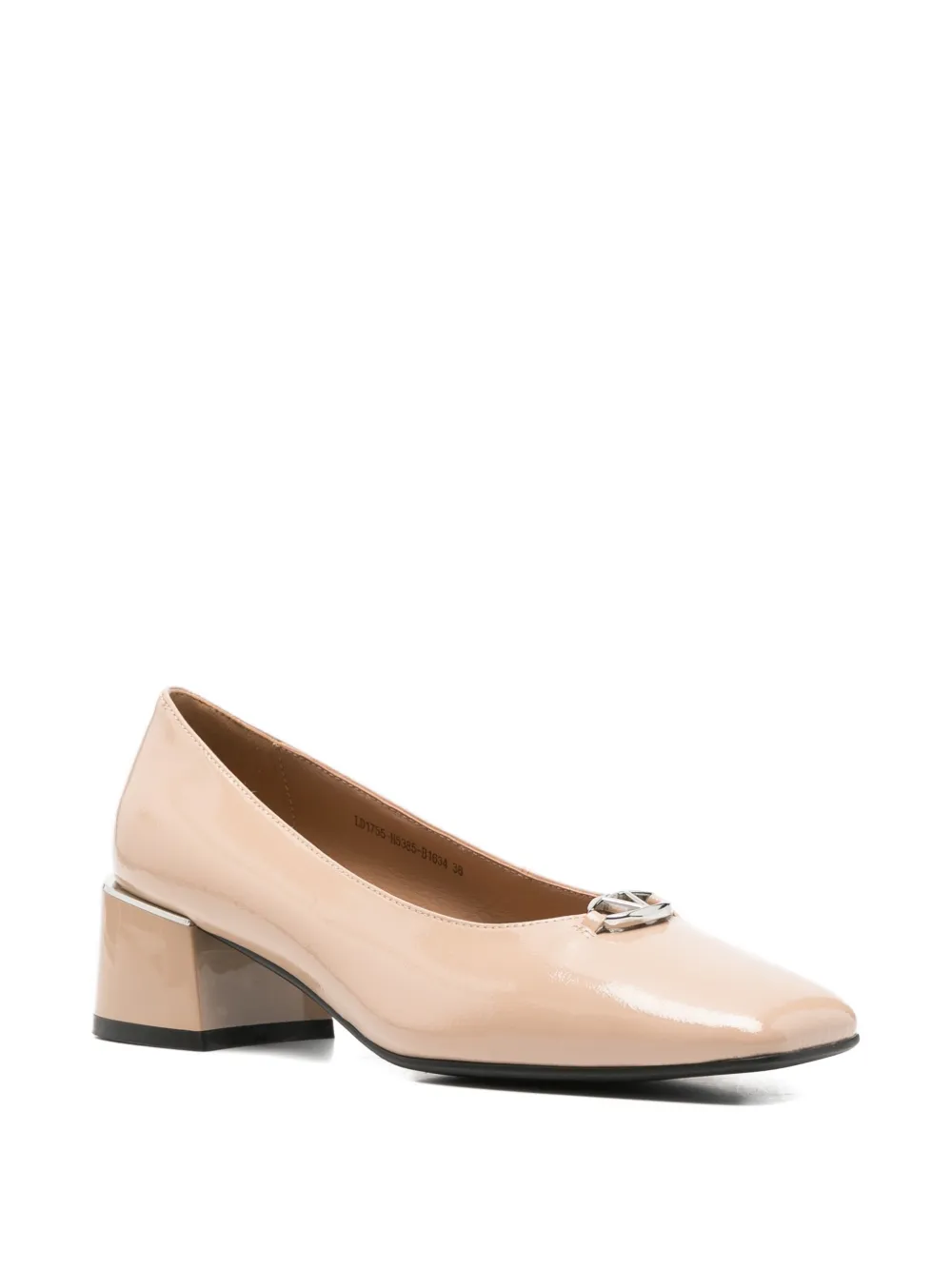 LINDA BAUMANN patent-finish logo-plaque pumps Beige