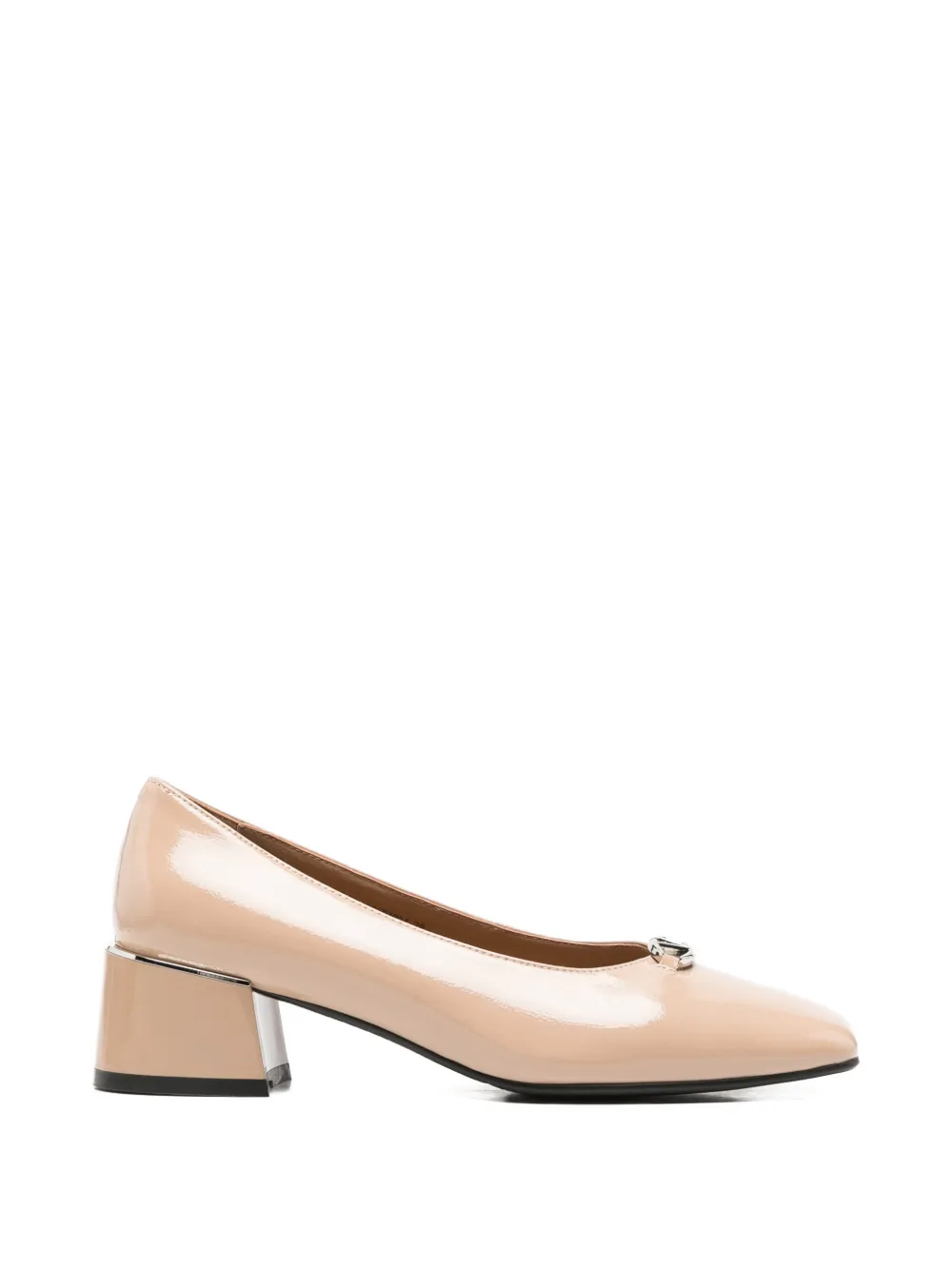 LINDA BAUMANN patent-finish logo-plaque pumps Beige
