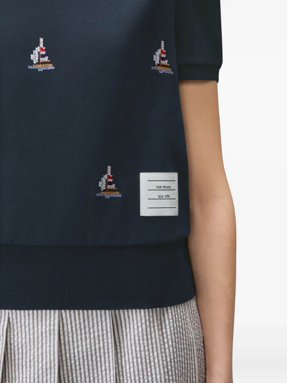 Thom Browne Geribbeld T-shirt met geborduurde zeilboot Blauw