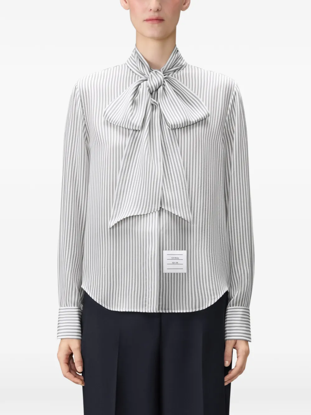 Thom Browne Zijden gestreepte blouse met afneembare kraag Grijs