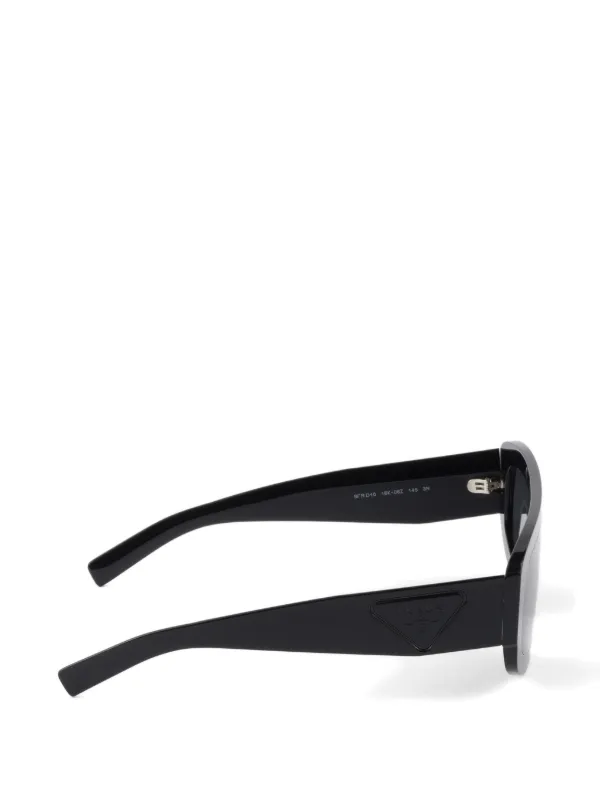 Prada Eyewear トライアングルロゴ サングラス | ブラック | FARFETCH JP