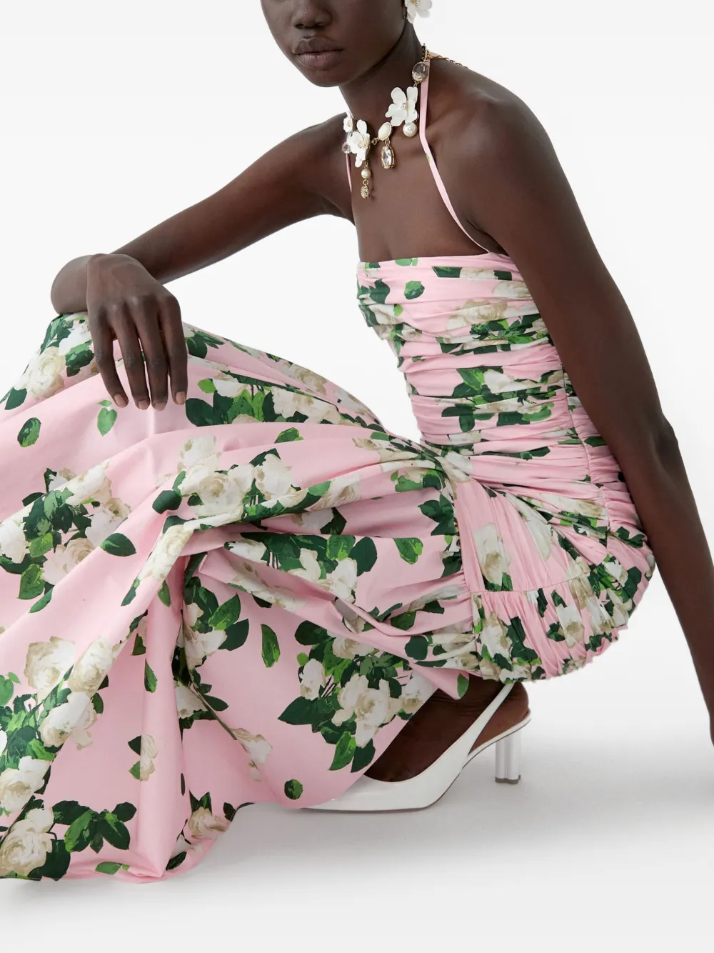 Carolina Herrera Gesmockte midi-jurk met roosprint Roze