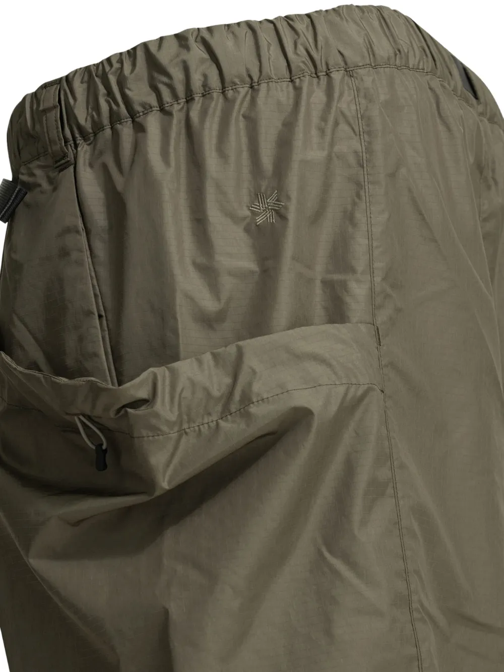 Goldwin Waterafstotende shorts Bruin