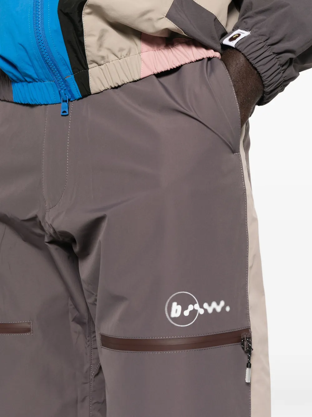 A BATHING APE x Kazuki Kuraishi trainingsbroek met elastische manchetten Grijs