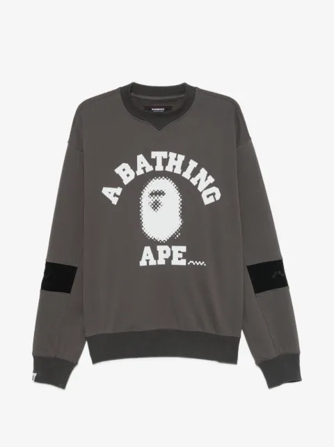 A BATHING APE® sudadera College con logo estampado de A BATHING APE® x Kazuki Kuraish