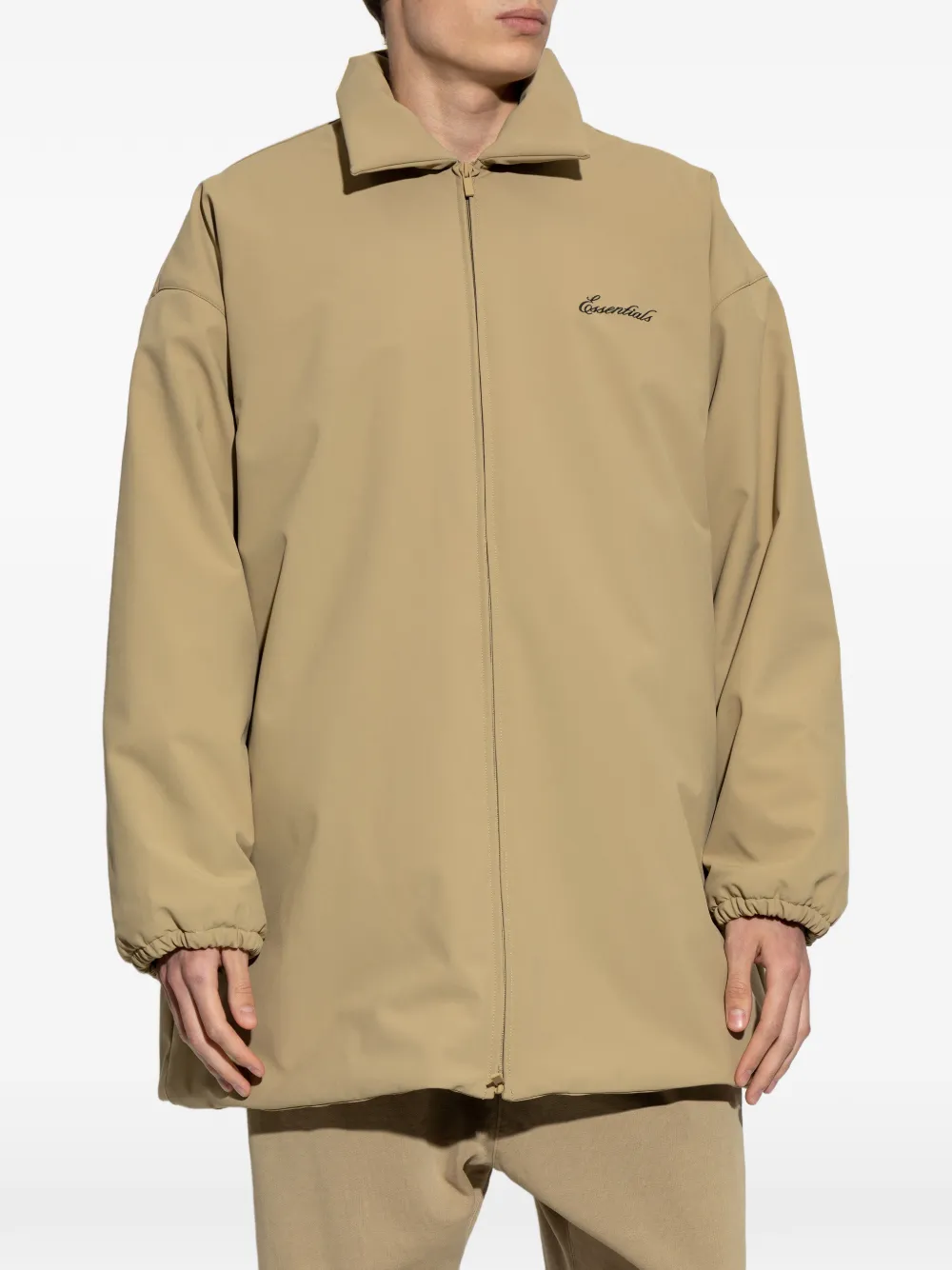 FEAR OF GOD ESSENTIALS jack met geborduurd logo en rits Beige
