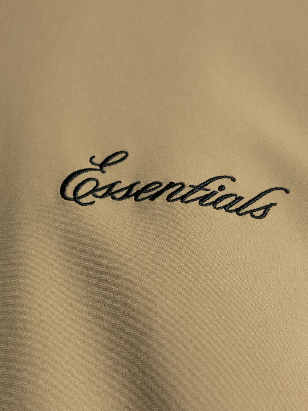 FEAR OF GOD ESSENTIALS jack met geborduurd logo en rits Beige