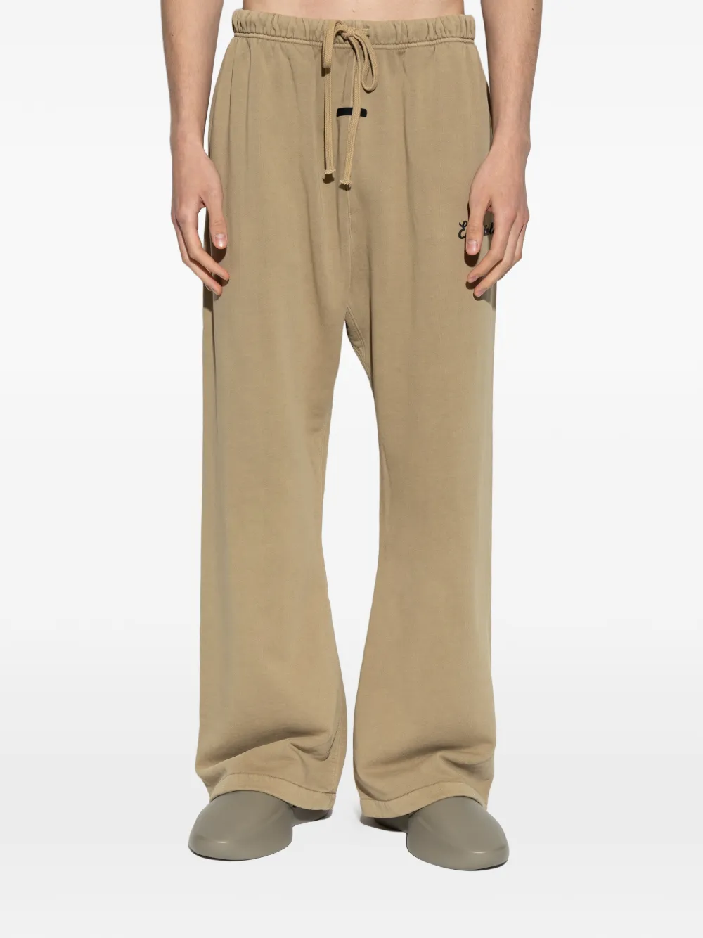 FEAR OF GOD ESSENTIALS Trainingsbroek met geborduurd logo Beige