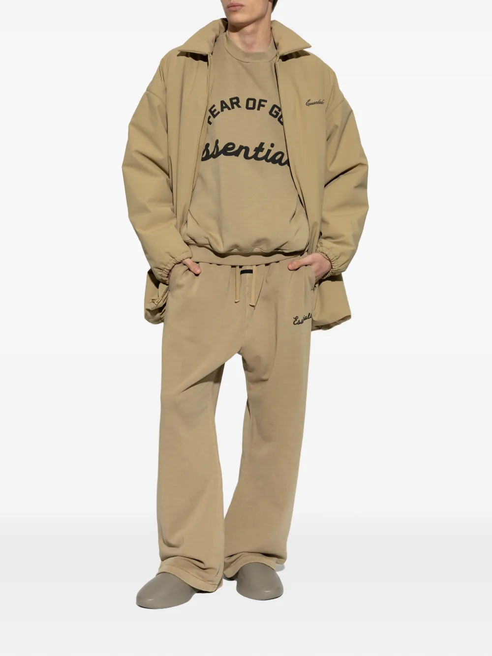 FEAR OF GOD ESSENTIALS Trainingsbroek met geborduurd logo Beige