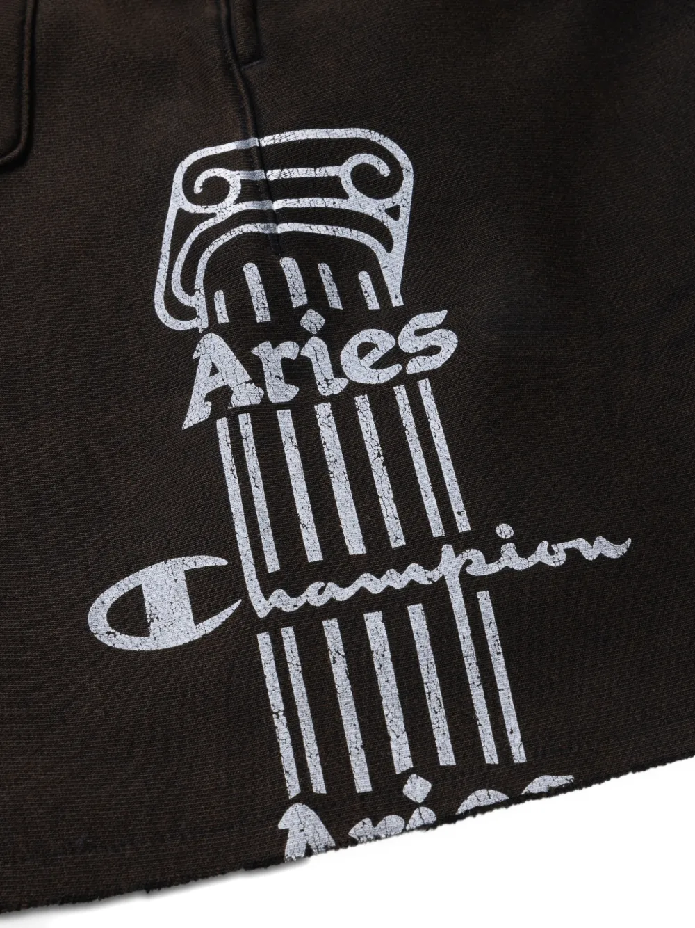 Champion x Aries gerafelde shorts met logo-print Zwart