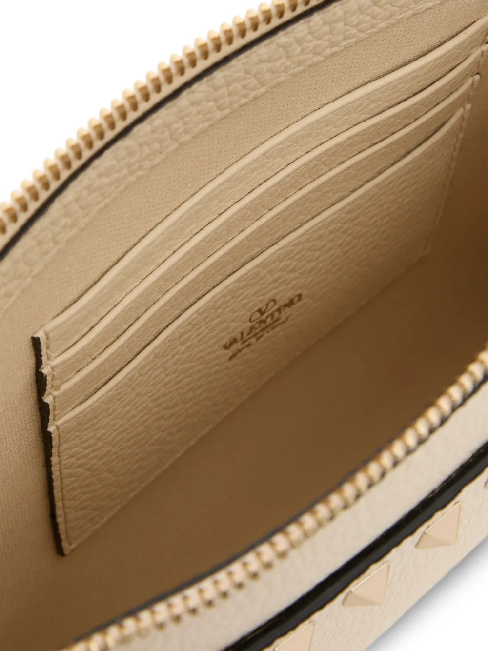 Valentino Garavani Rockstud buidel van korrelig kalfsleer Beige