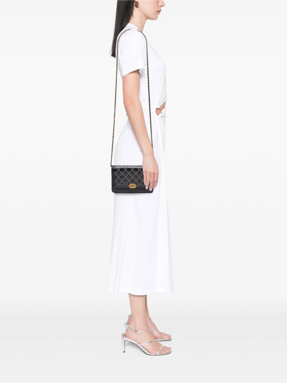  Chanel Pre-owned Pochette Portefeuille à Bandoulière Boy En Cuir D'agneau Matelassé à Double Couture Avec Chaîne (2013-2014) - Noir 