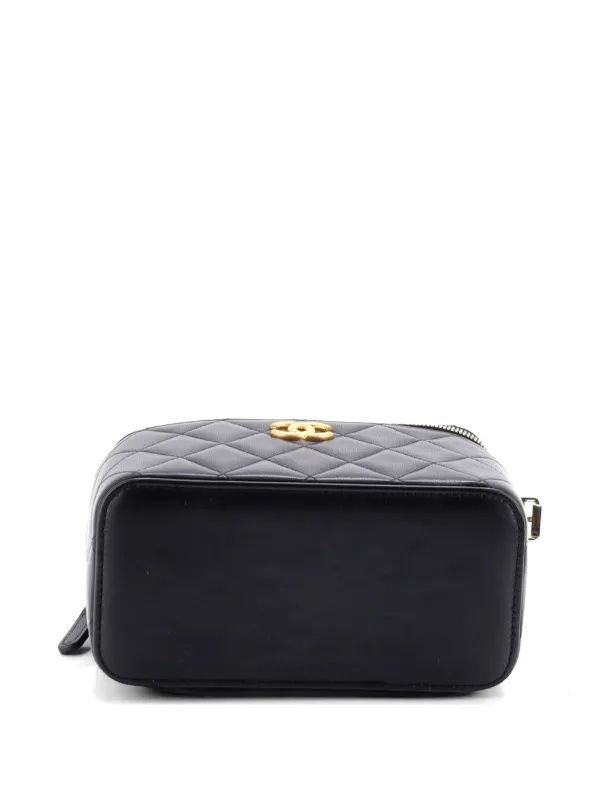 CHANEL Pre-Owned Grommet Strap Vanity Case With Chain Quilted