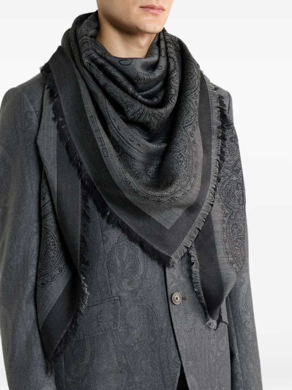 ETRO Zijden en wollen sjaal met strikpatroon en paisley-print Grijs