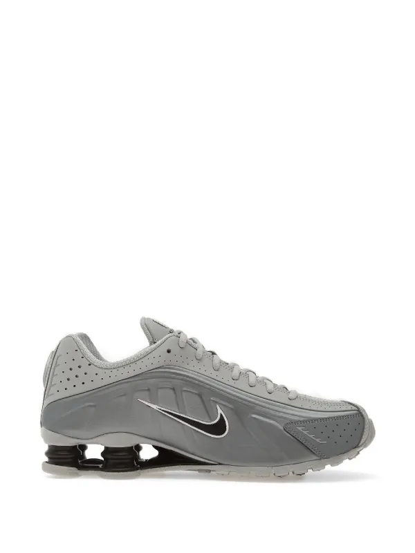 NIKE Shox R4 グレー スニーカー Nike Shox R4 Sneakers | Grey | FARFETCH AO