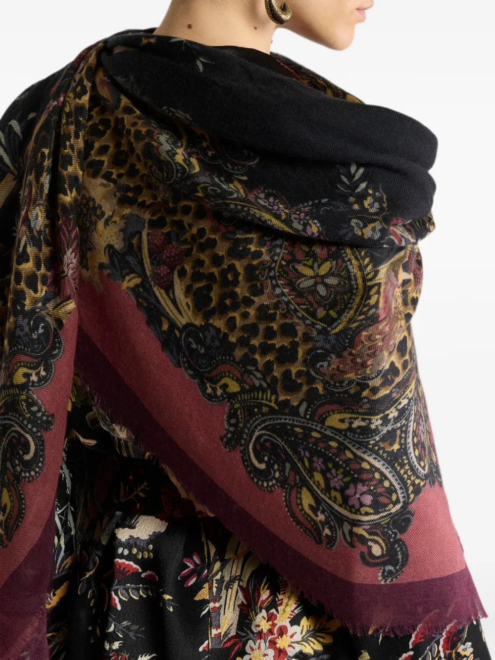 ETRO Wollen kasjmier en zijden sjaal met dier- en paisley-patroon Zwart