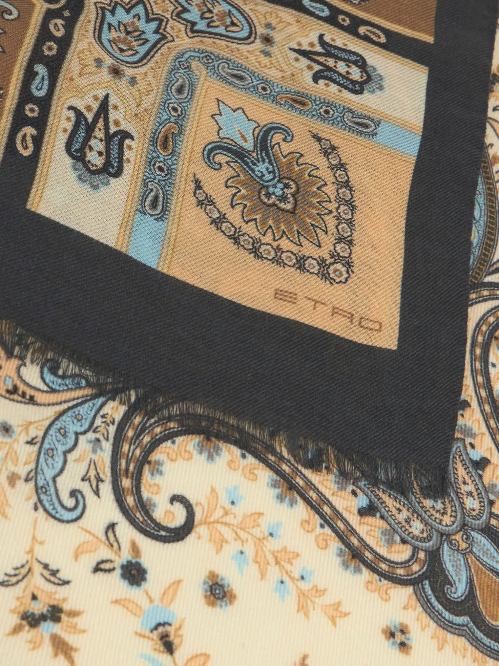 ETRO Wollen en zijden sjaal met paisley-patroon en bloemendetails Beige