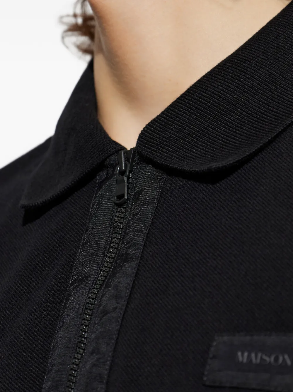 Maison Kitsuné Poloshirt met logopatch en ritssluiting Zwart