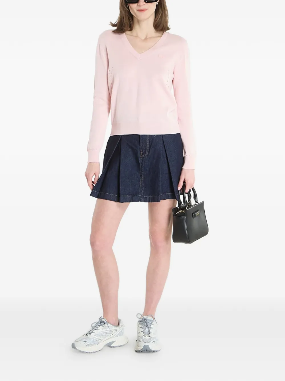  Lacoste Pull Col V à Patch Logo En Coton - Rose 