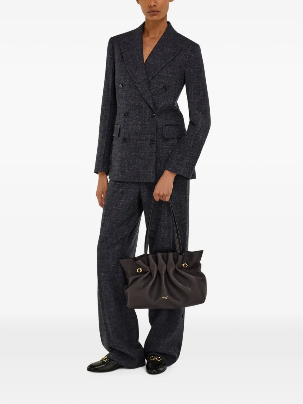 Ferragamo Soft medium tas Bruin