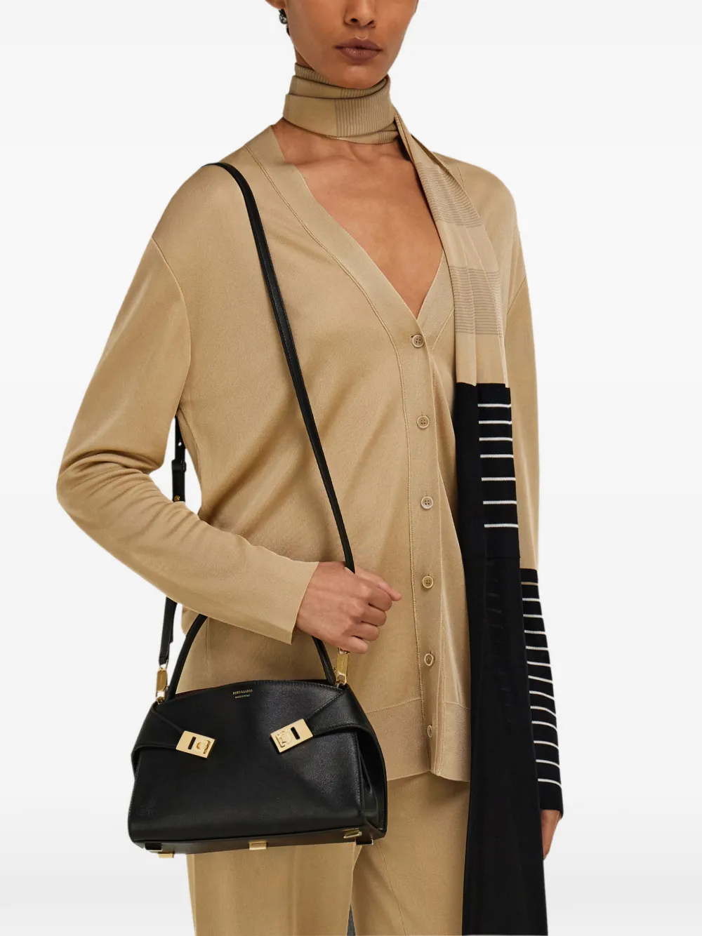 Ferragamo Hug Soft tweekleurige handtas (XS) Zwart